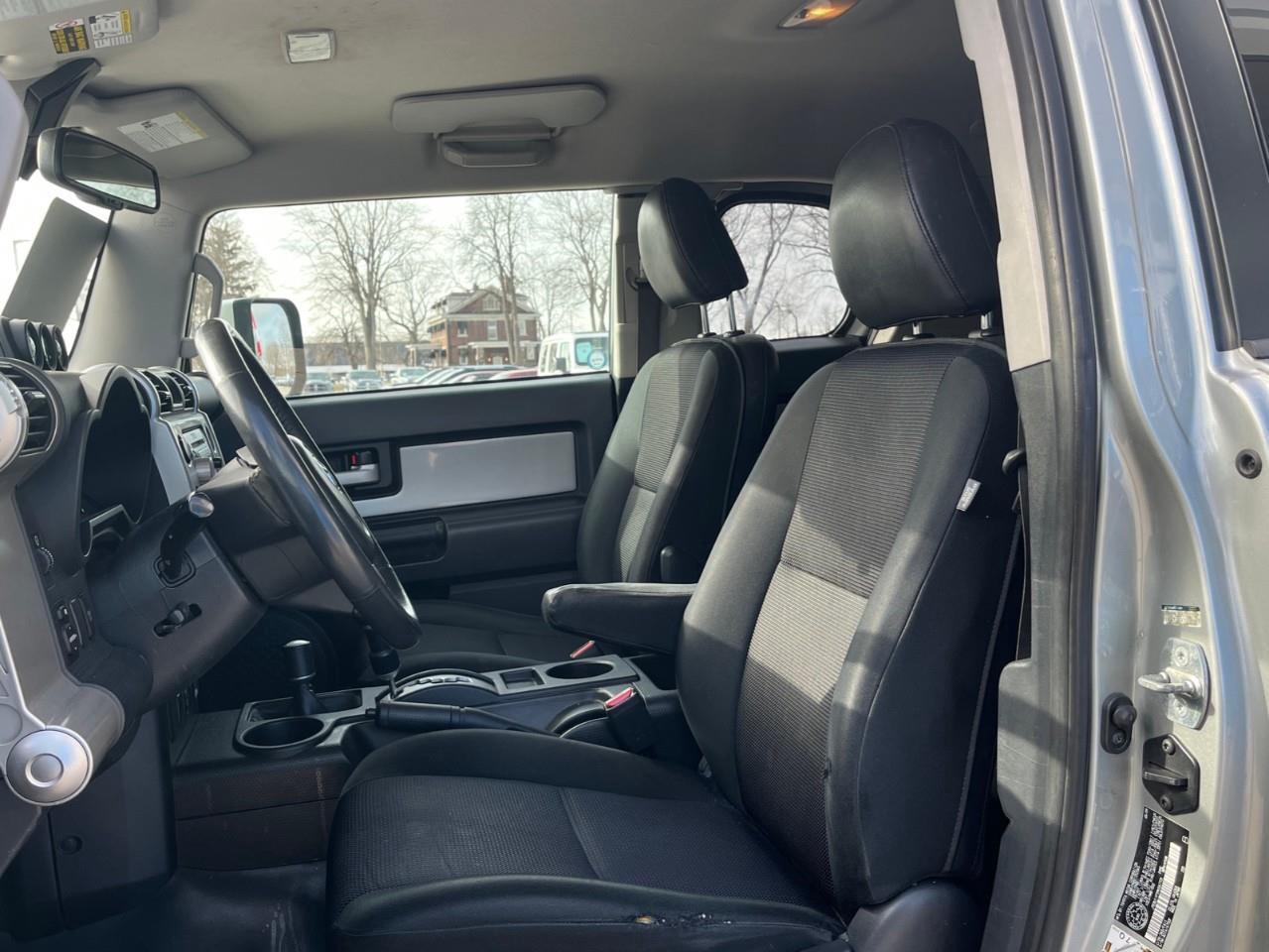 2009 Toyota FJ Cruiser ADVENTURE PKG A TRUE LEGEND Photo