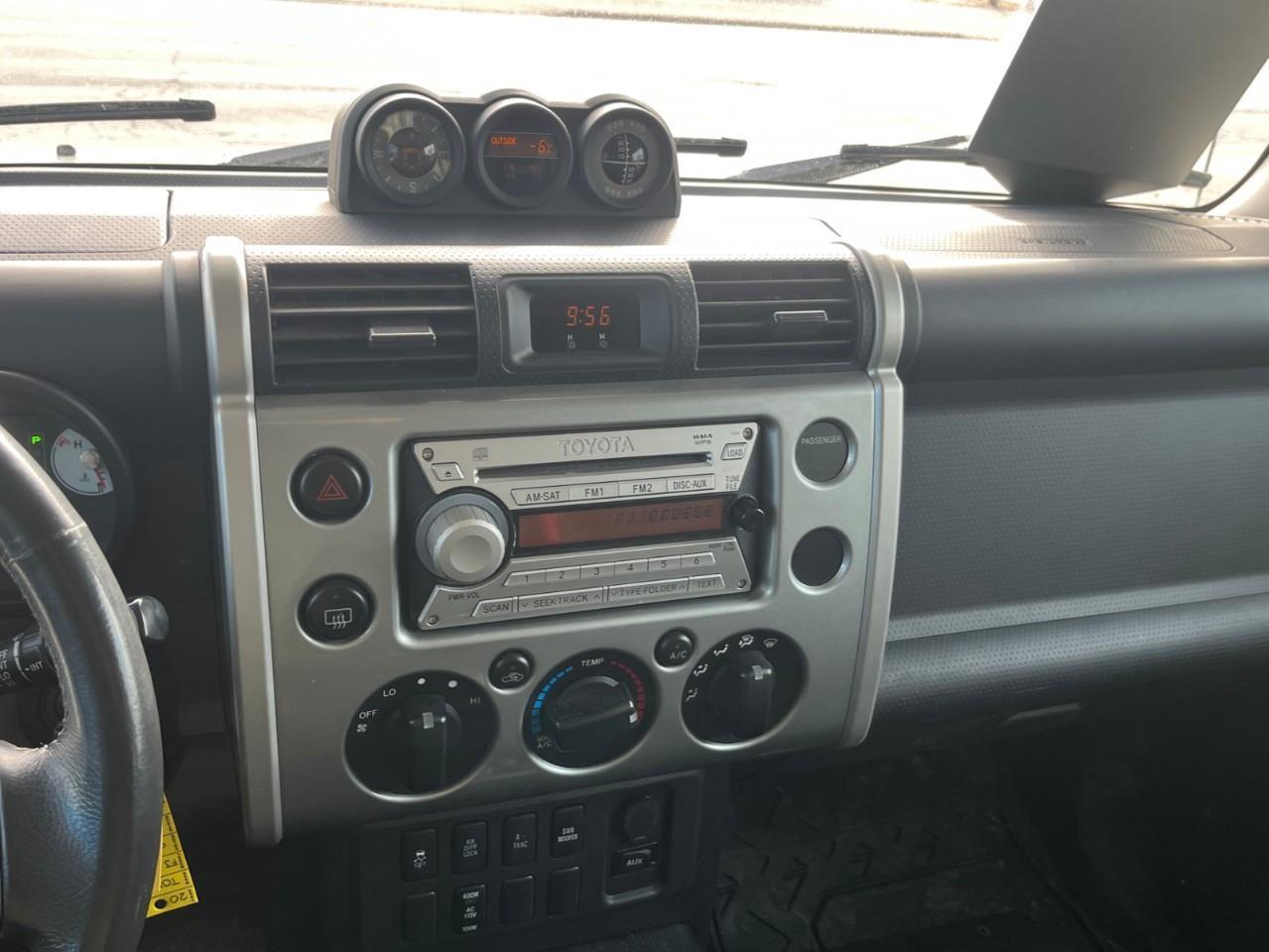 2009 Toyota FJ Cruiser ADVENTURE PKG A TRUE LEGEND Photo