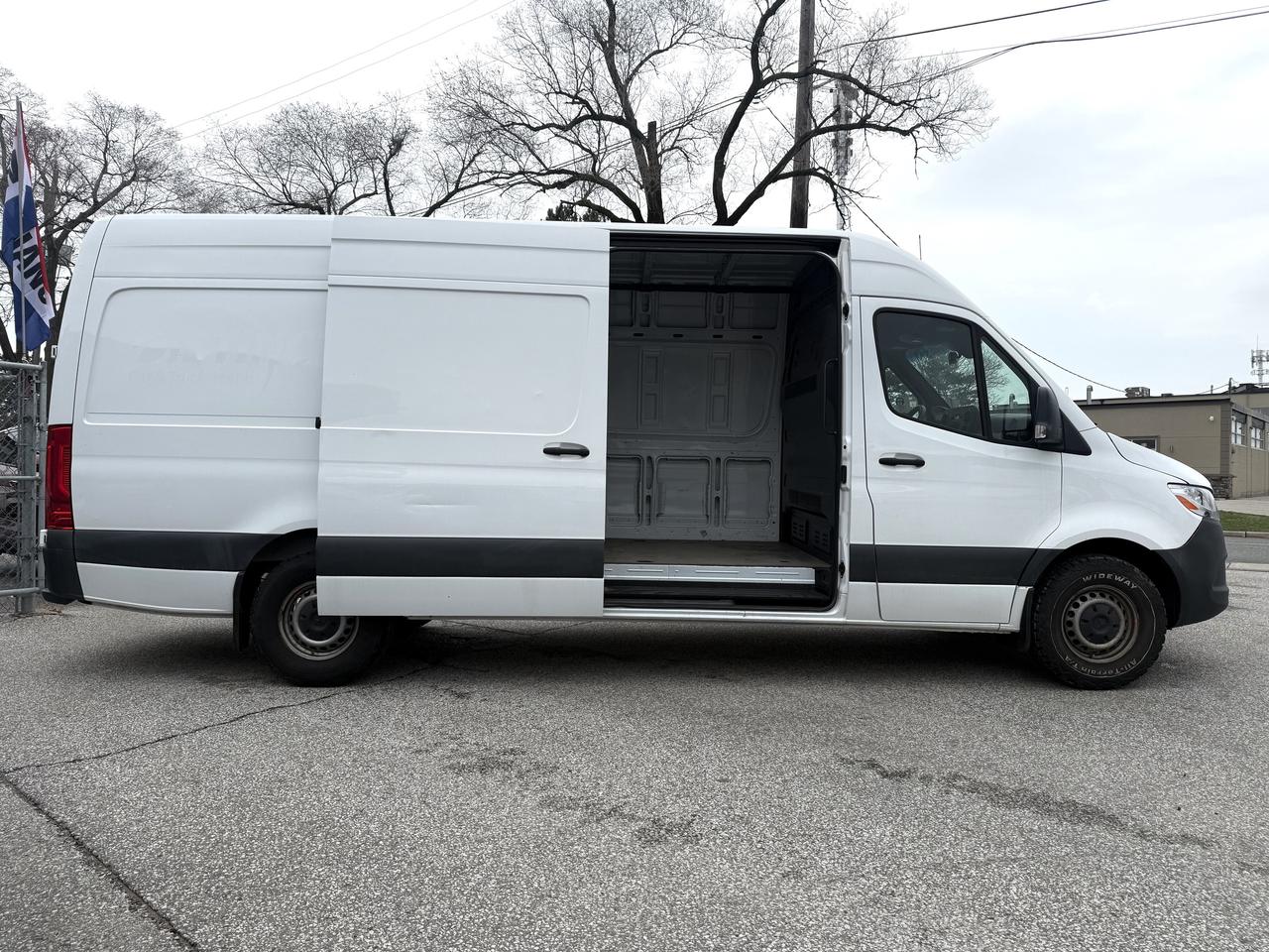 2023 Mercedes-Benz Sprinter 2500 l High Roof l 170" EXT l RWD l Diesel l Photo