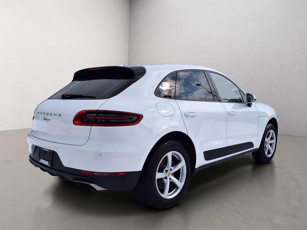 2018 Porsche Macan AWD Navigation Panoramic Sunroof Photo