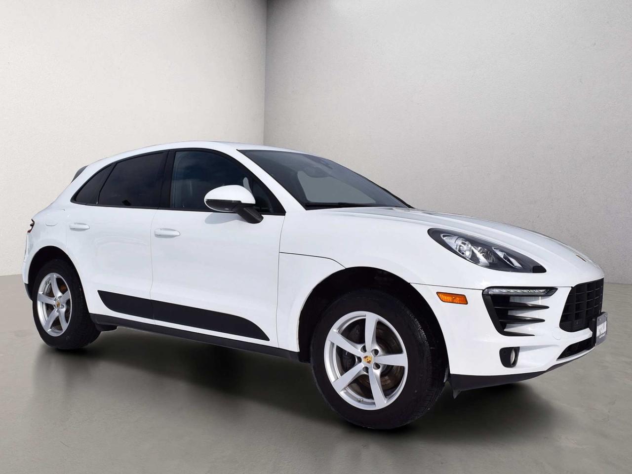 2018 Porsche Macan AWD Navigation Panoramic Sunroof Photo2