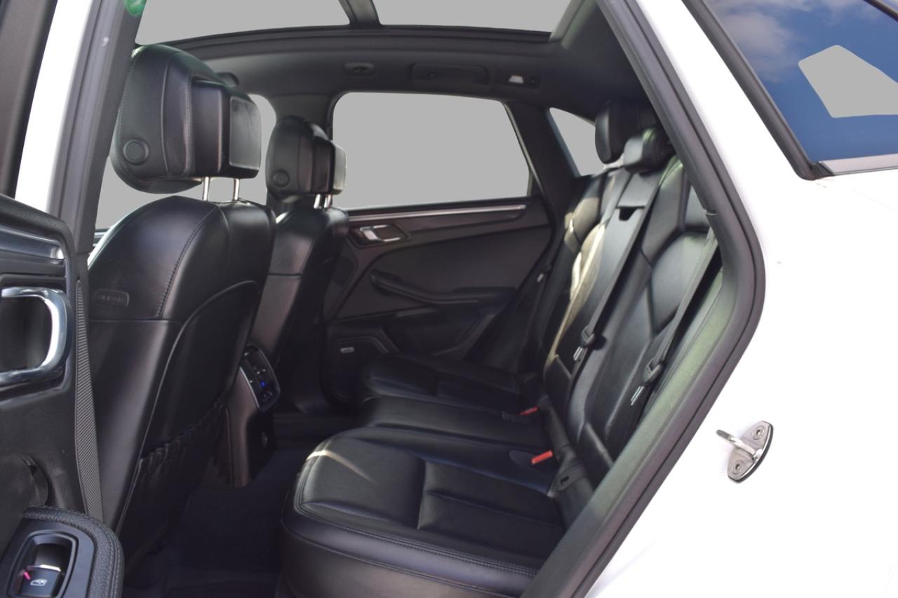 2018 Porsche Macan AWD Navigation Panoramic Sunroof Photo