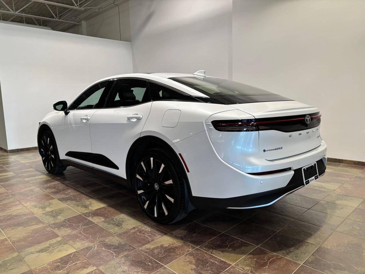 2025 Toyota Crown Platinum Photo