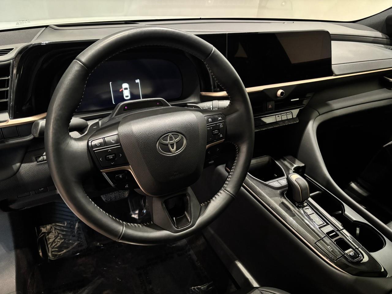 2025 Toyota Crown Platinum Photo