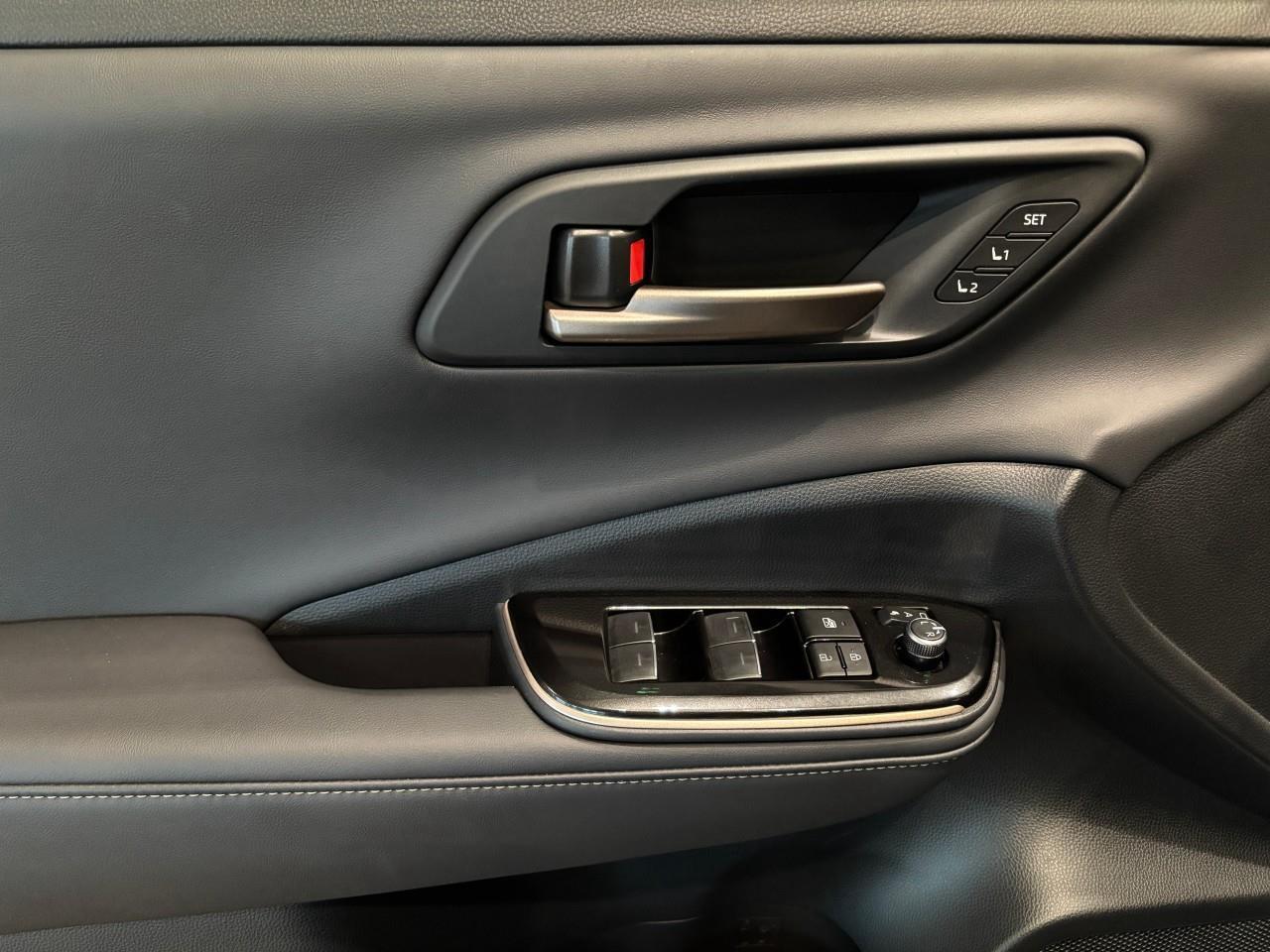 2025 Toyota Crown Platinum Photo