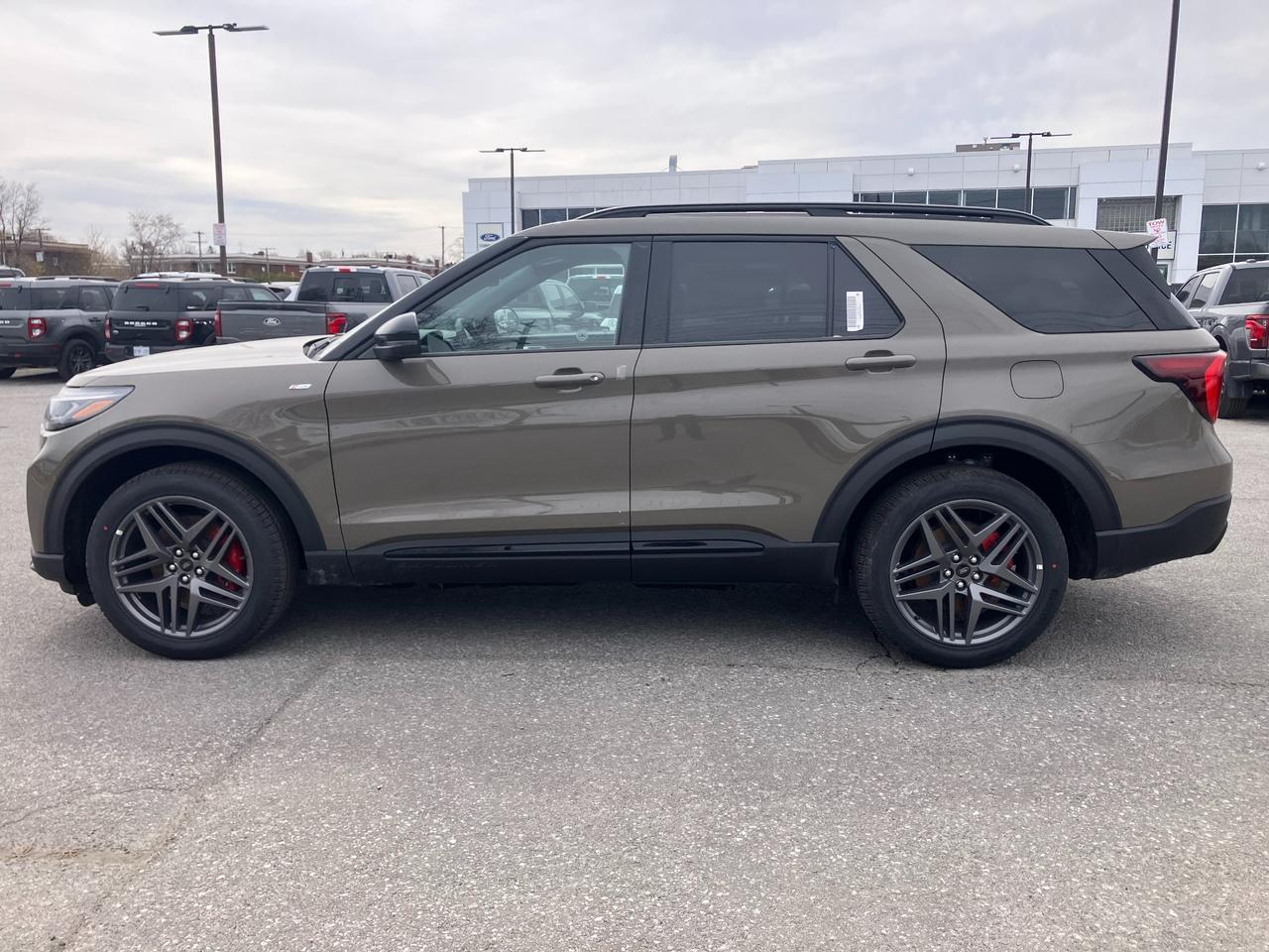 2026 Ford Explorer ST-Line 4dr 4x4 Photo2