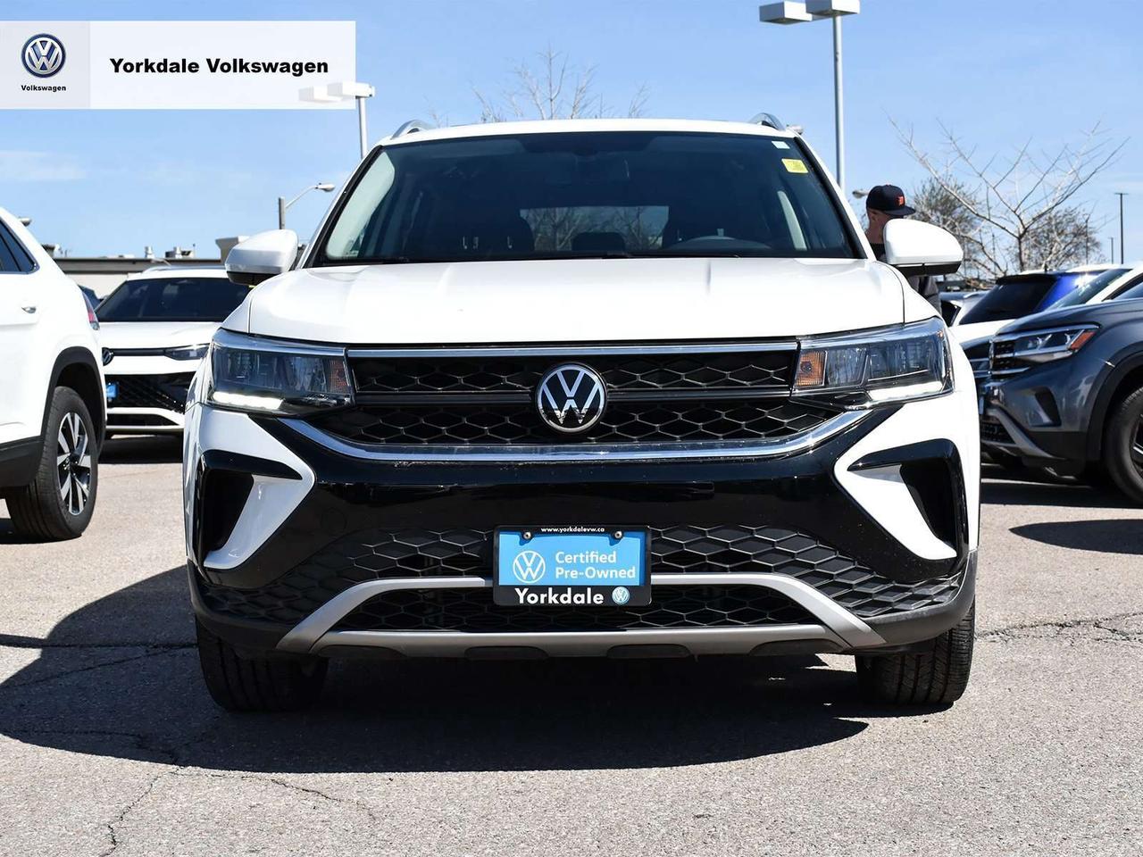2022 Volkswagen Taos "SUNROOF &amp; WHEELS PCKG" Photo