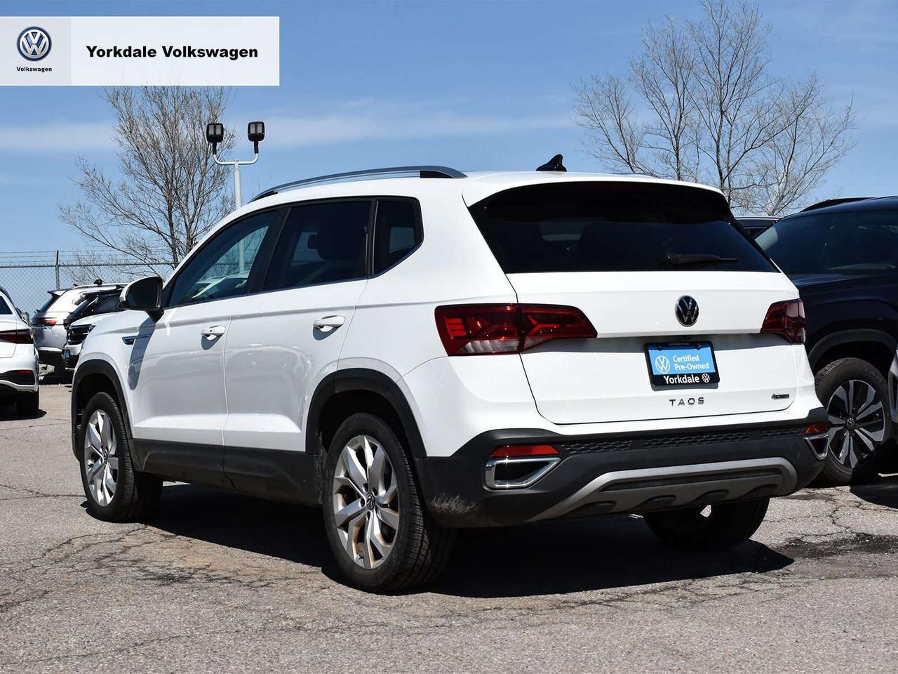 2022 Volkswagen Taos "SUNROOF &amp; WHEELS PCKG" Photo