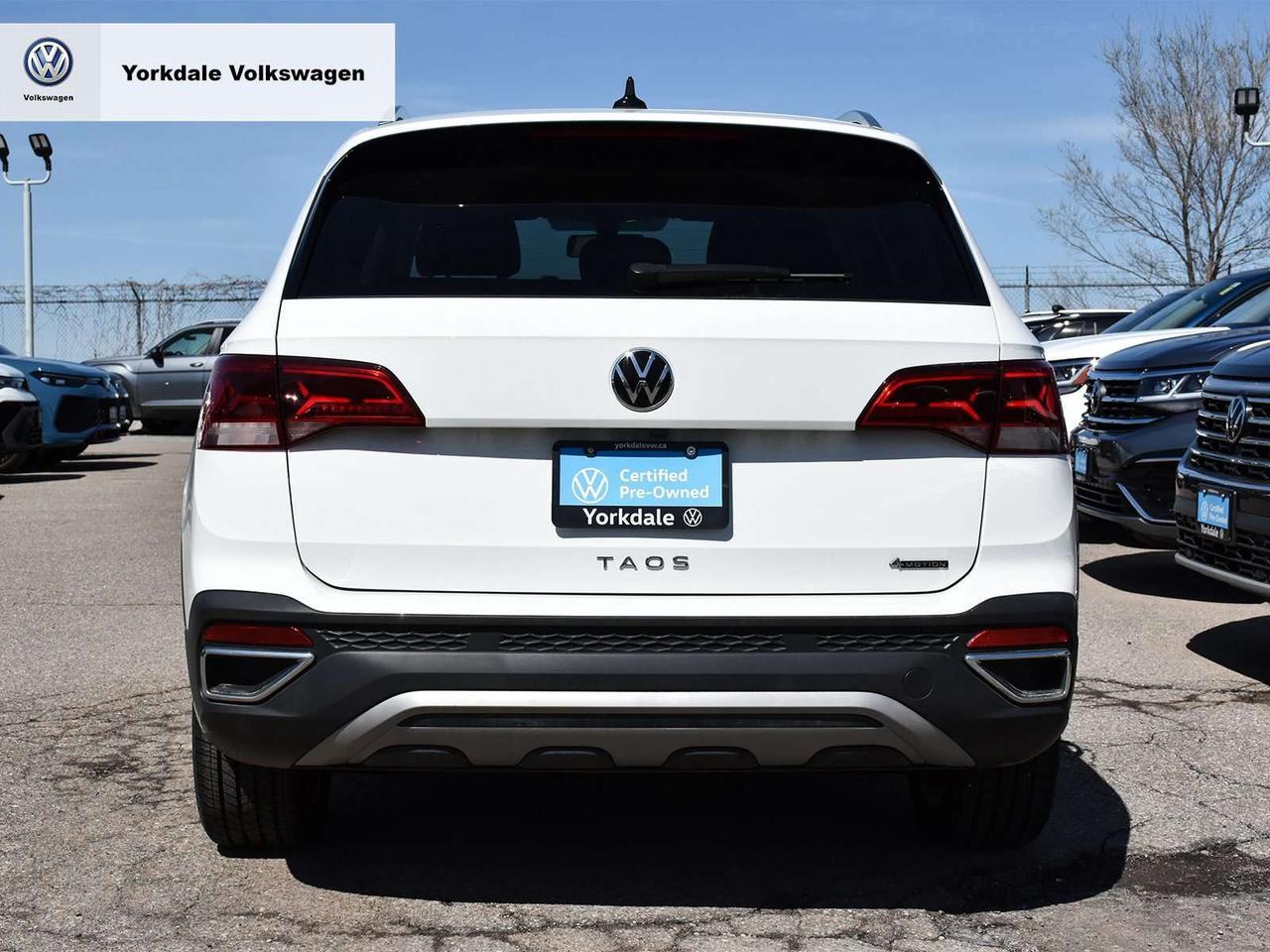 2022 Volkswagen Taos "SUNROOF &amp; WHEELS PCKG" Photo