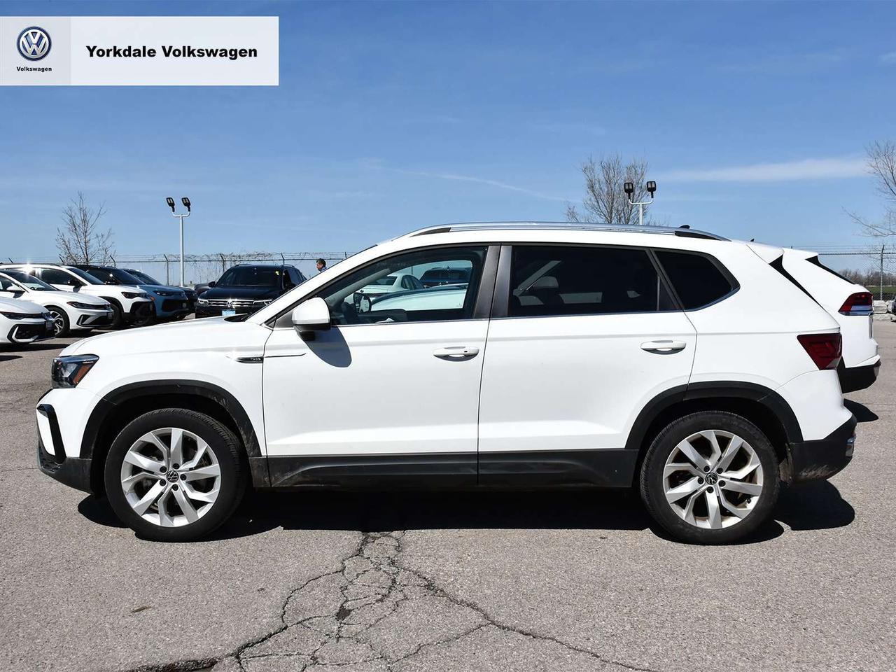 2022 Volkswagen Taos "SUNROOF &amp; WHEELS PCKG" Photo
