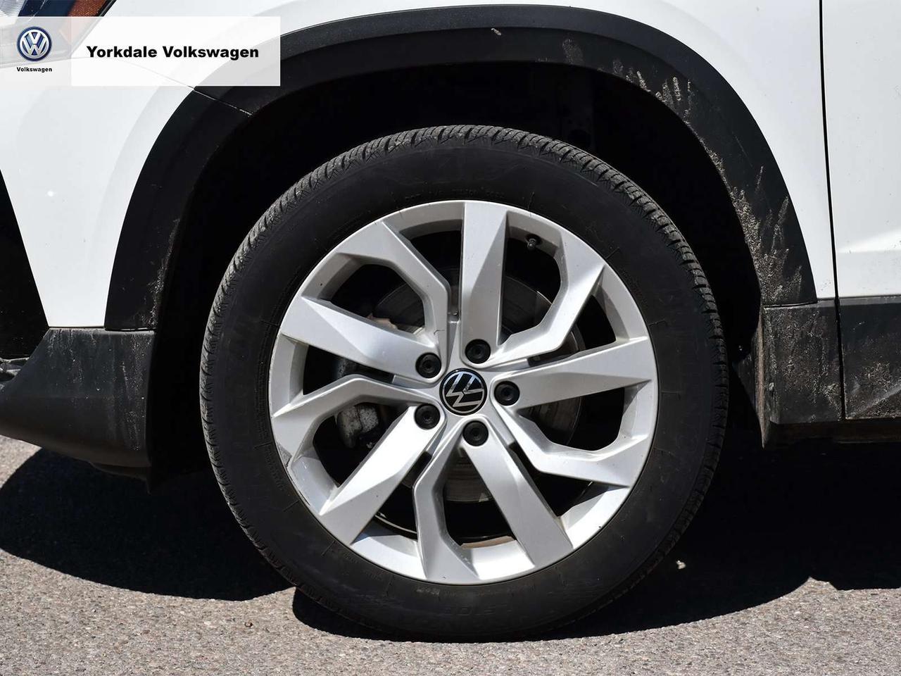 2022 Volkswagen Taos "SUNROOF &amp; WHEELS PCKG" Photo