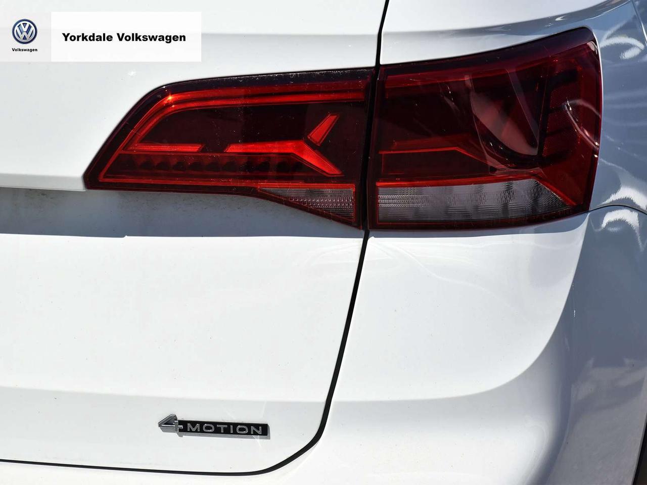 2022 Volkswagen Taos "SUNROOF &amp; WHEELS PCKG" Photo