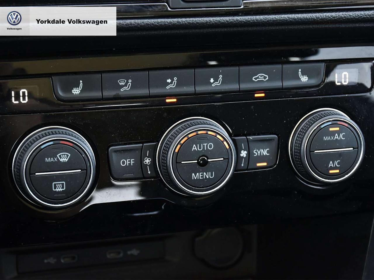 2022 Volkswagen Taos "SUNROOF &amp; WHEELS PCKG" Photo