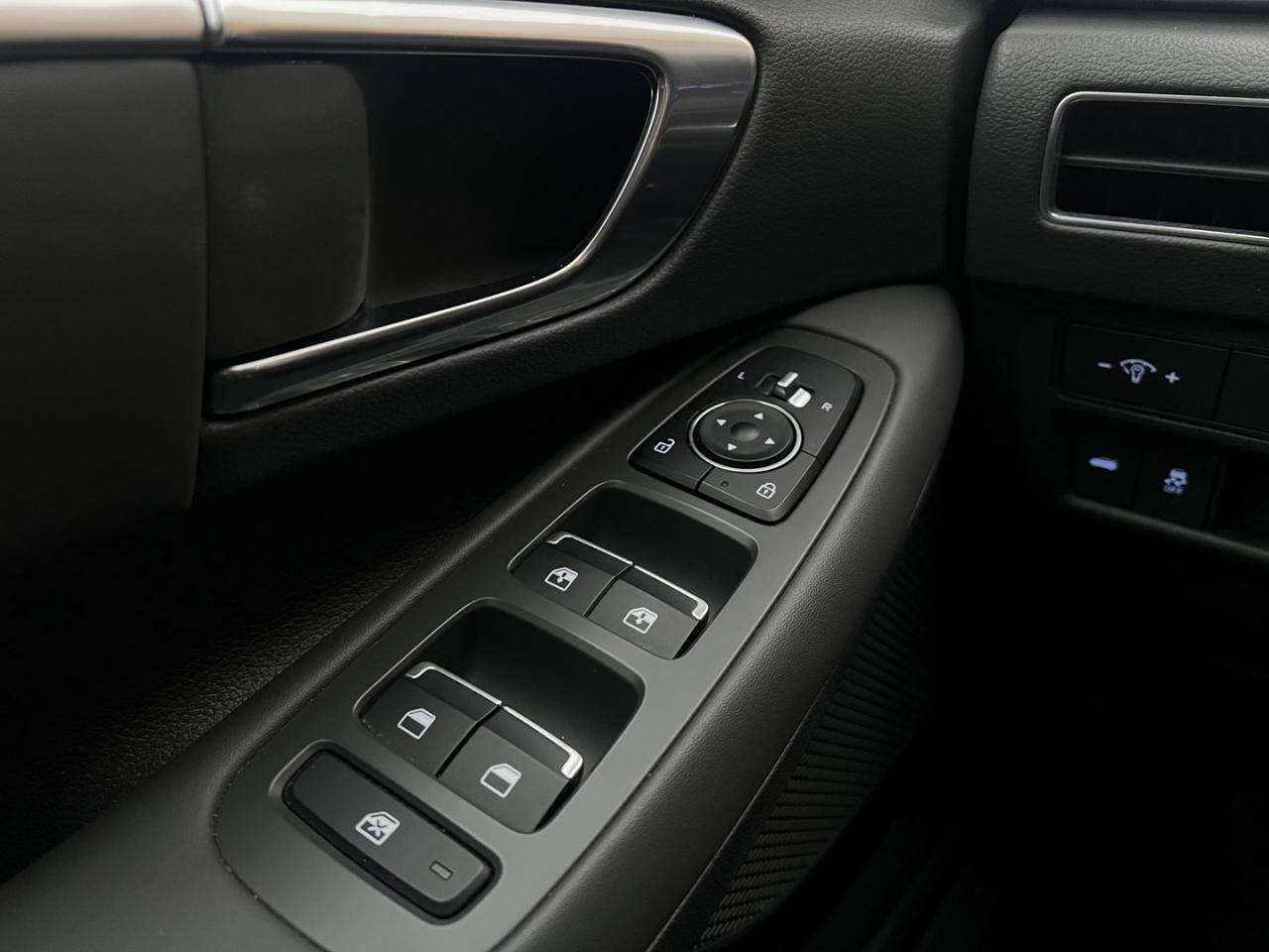 2022 Hyundai Sonata Sport 1.6T   Htd Steering   Pano Roof   Lane Assis Photo