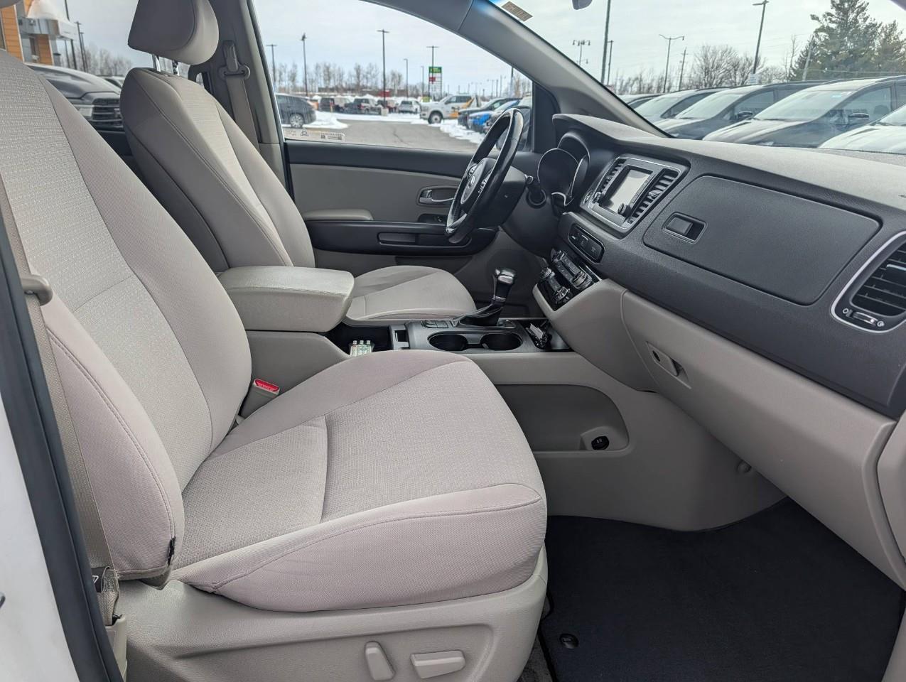 2018 Kia Sedona LX Photo