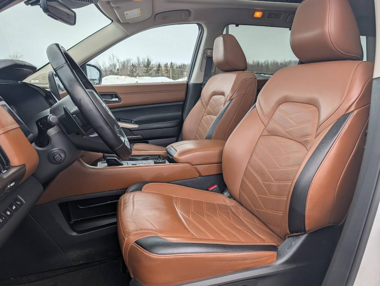 2023 Nissan Pathfinder Platinum Photo