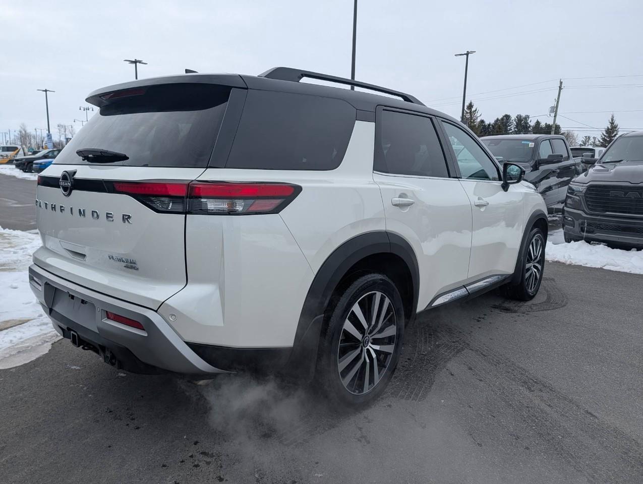 2023 Nissan Pathfinder Platinum Photo
