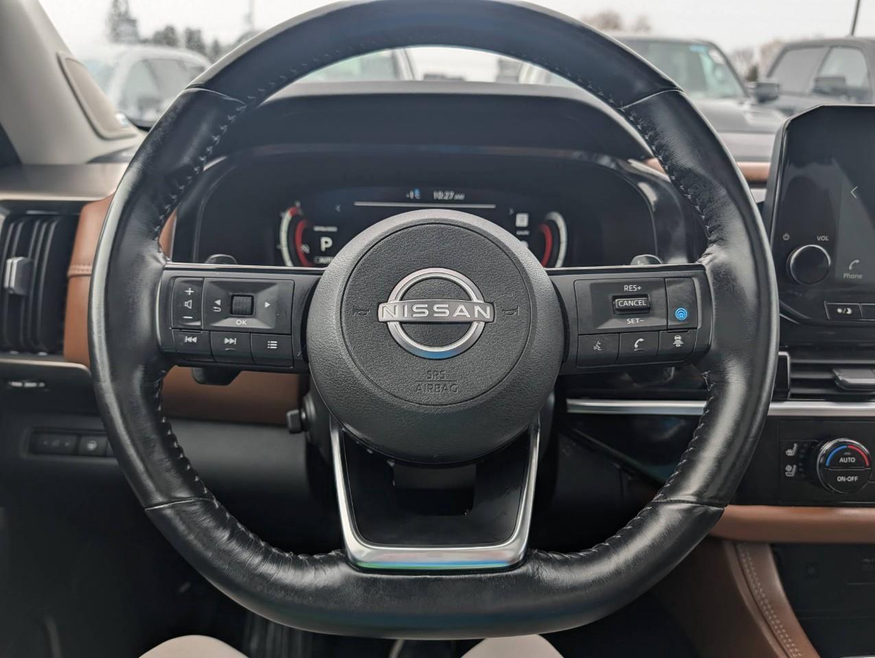 2023 Nissan Pathfinder Platinum Photo