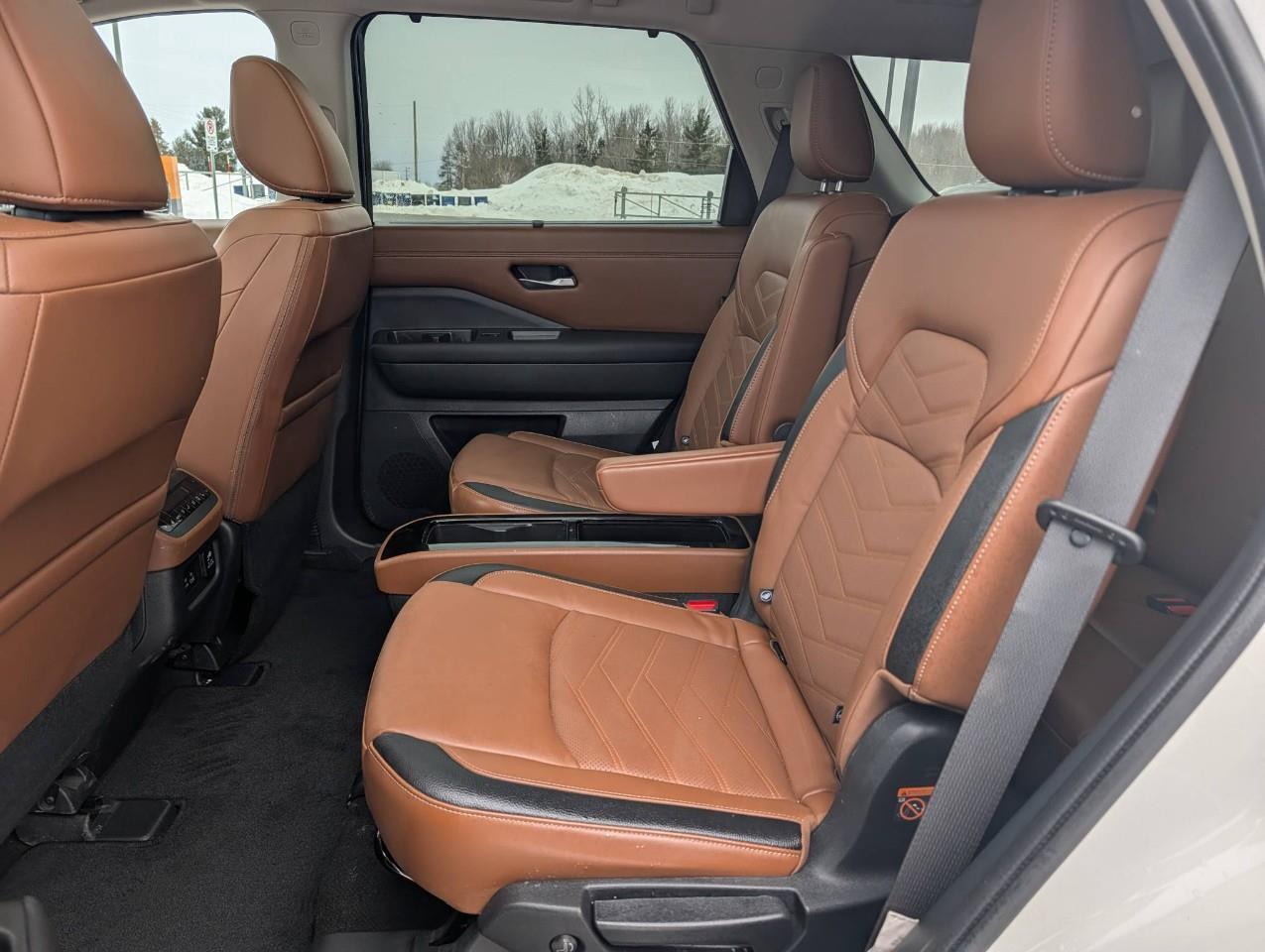 2023 Nissan Pathfinder Platinum Photo