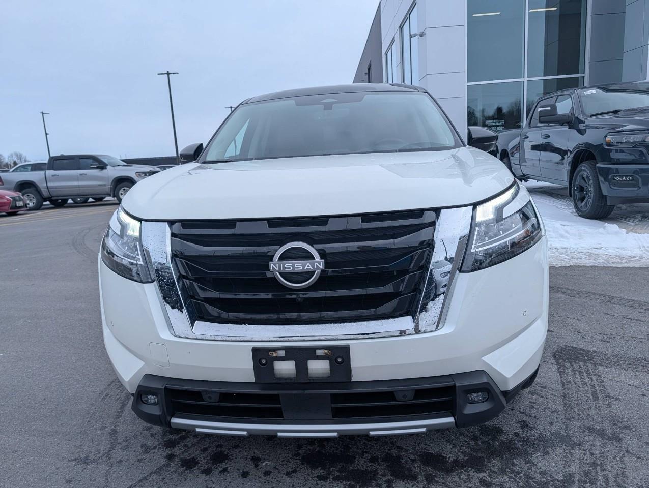 2023 Nissan Pathfinder Platinum Photo