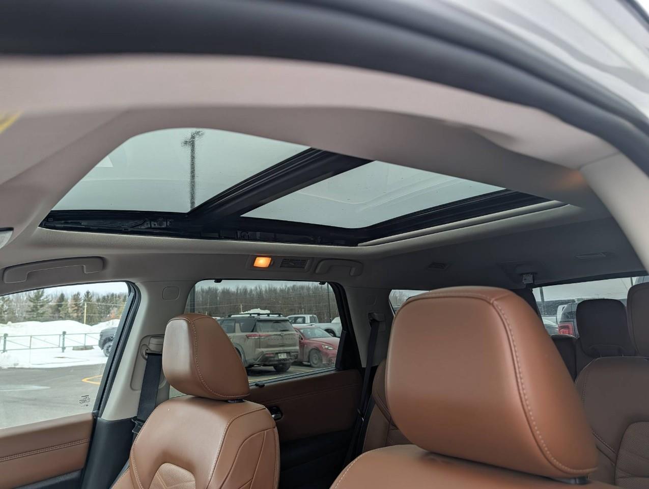 2023 Nissan Pathfinder Platinum Photo