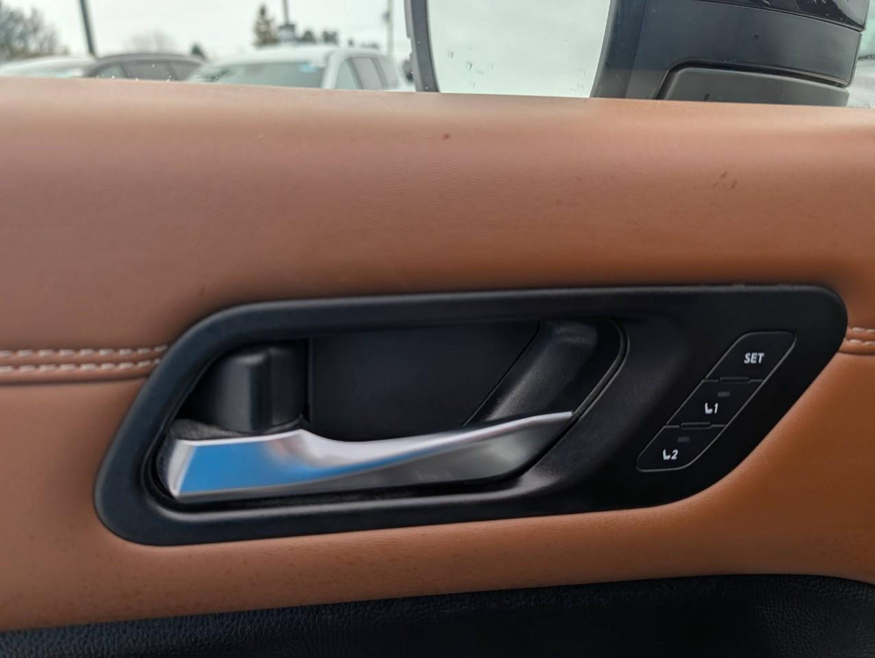 2023 Nissan Pathfinder Platinum Photo