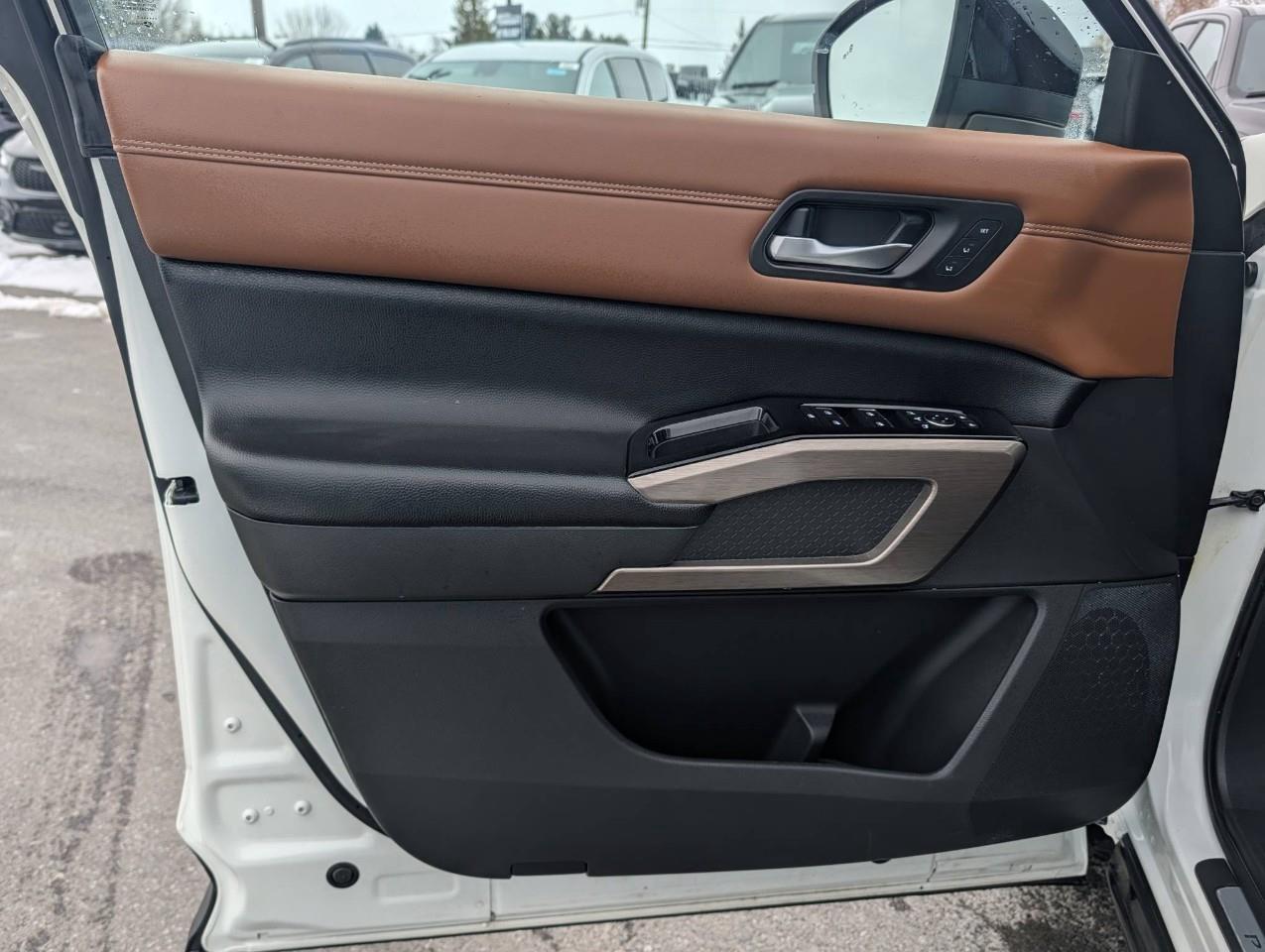 2023 Nissan Pathfinder Platinum Photo