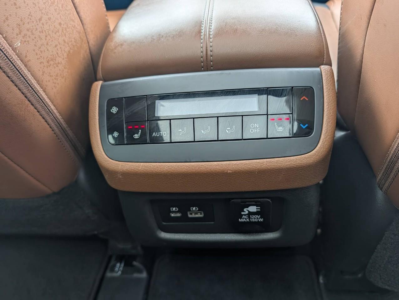 2023 Nissan Pathfinder Platinum Photo