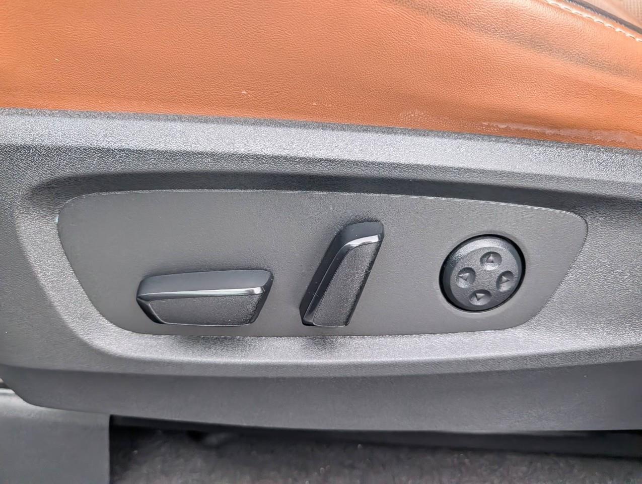 2023 Nissan Pathfinder Platinum Photo