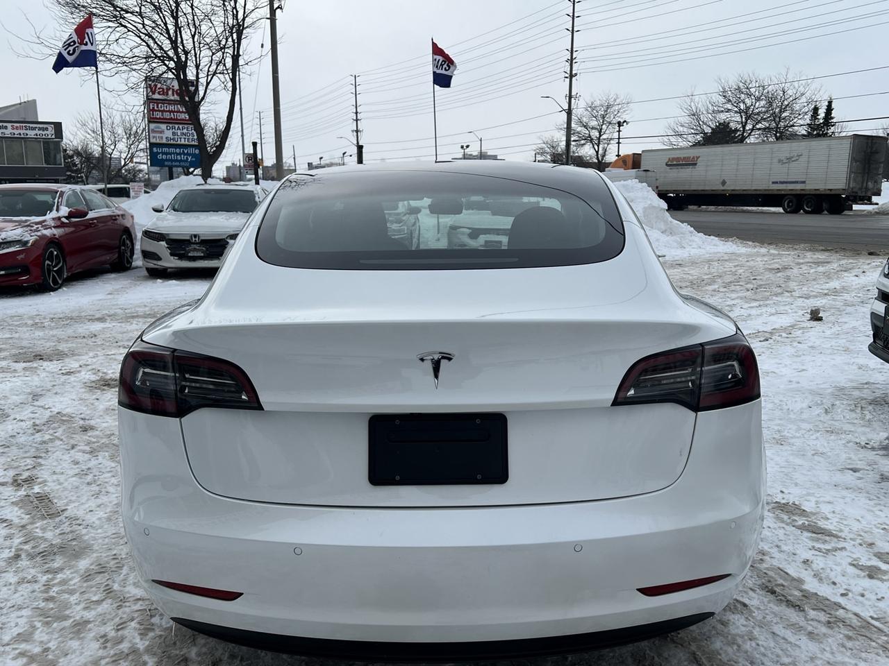 2021 Tesla Model 3 SR PLUS Pearl White Pano Roof / Leather / Blind Sp Photo2