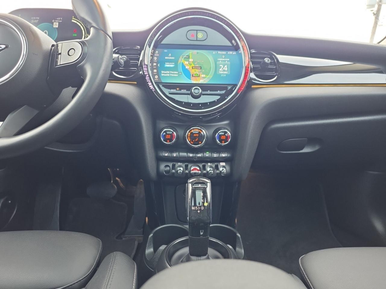 2024 MINI 5 Door Cooper S * NO ACCIDENTS / NAVI / PANORAMIC / CARPL Photo