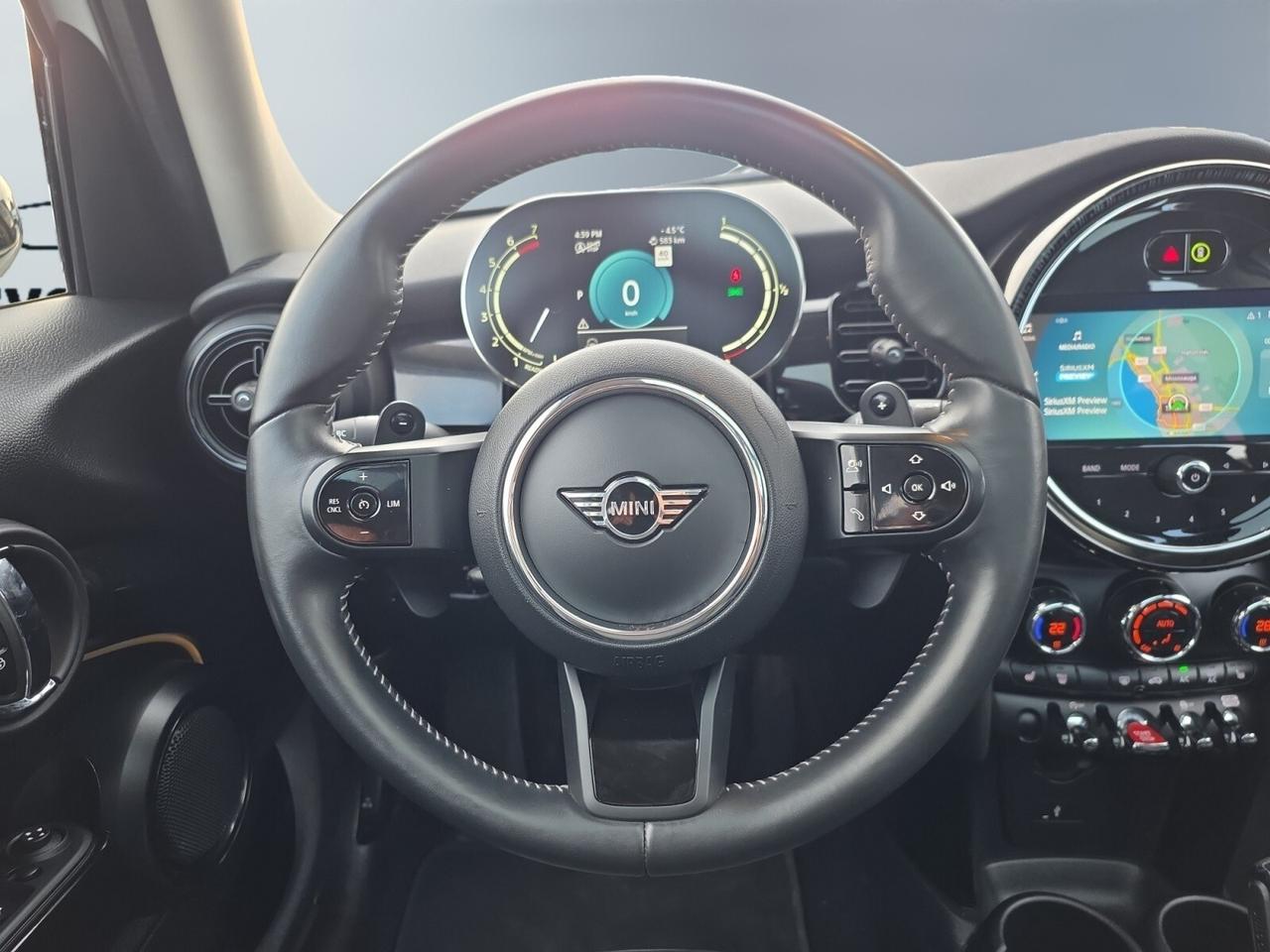 2024 MINI 5 Door Cooper S * NO ACCIDENTS / NAVI / PANORAMIC / CARPL Photo