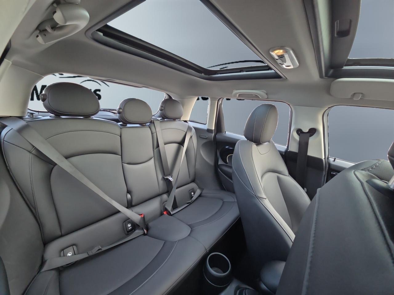 2024 MINI 5 Door Cooper S * NO ACCIDENTS / NAVI / PANORAMIC / CARPL Photo