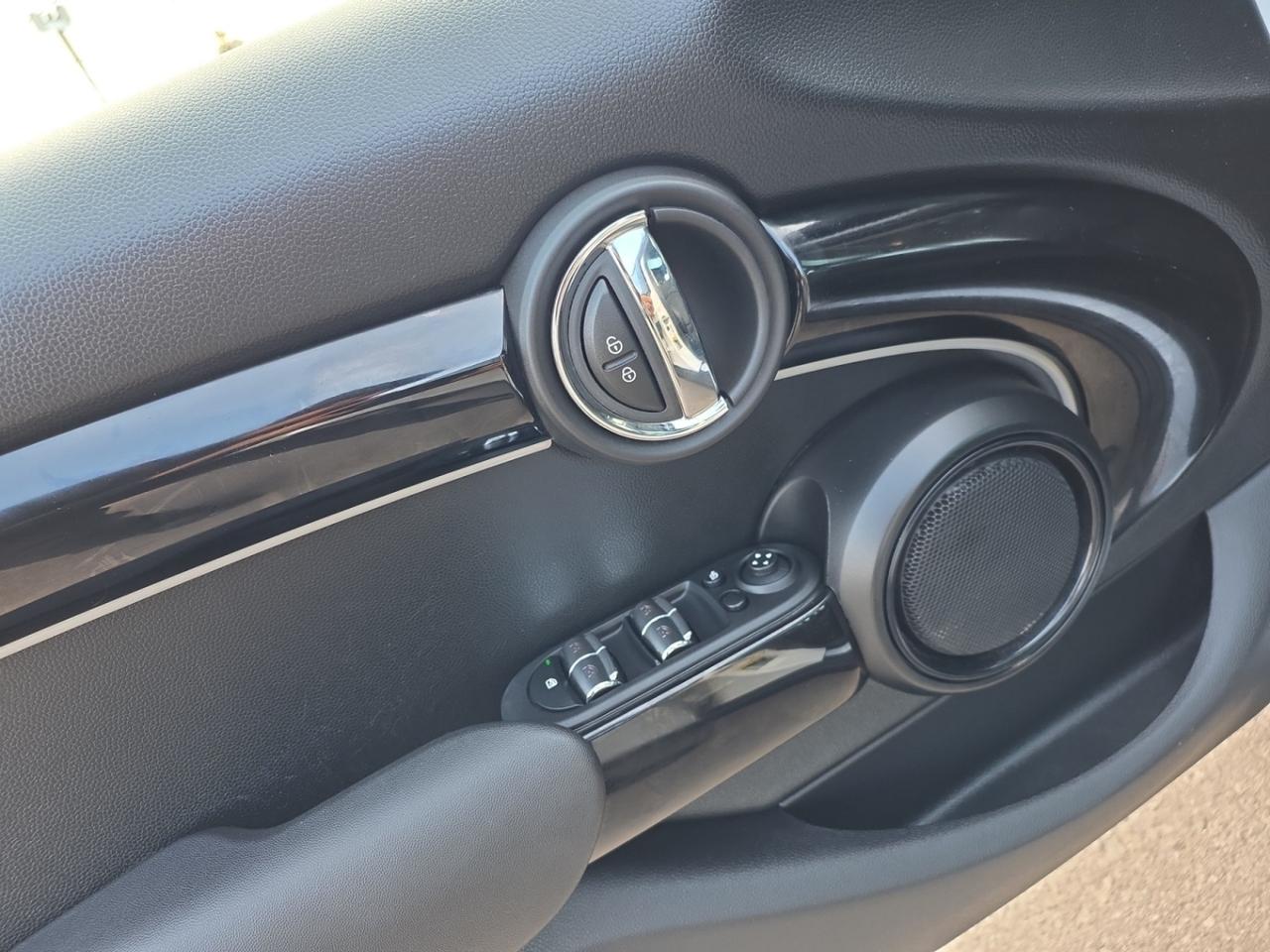 2024 MINI 5 Door Cooper S * NO ACCIDENTS / NAVI / PANORAMIC / CARPL Photo