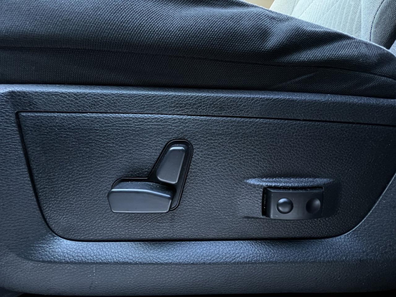 2022 RAM 1500 Classic EXPRESS CREW CAB 5.7 HEMI 4X4   Htd Seats   Rev Ca Photo