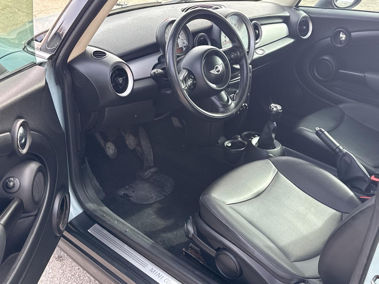 2013 MINI Cooper Hardtop Base Photo