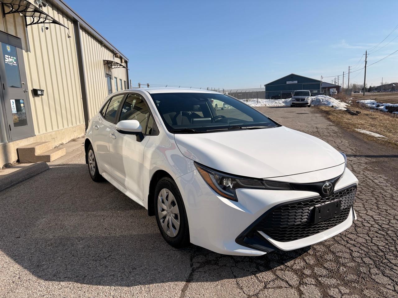 2022 Toyota Corolla Hatchback SE, CVT, Rare Hatchback, Apple Carplay Photo2