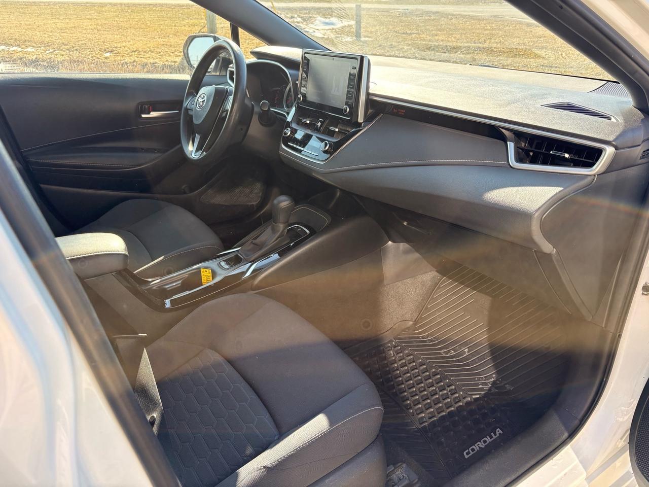 2022 Toyota Corolla Hatchback SE, CVT, Rare Hatchback, Apple Carplay Photo