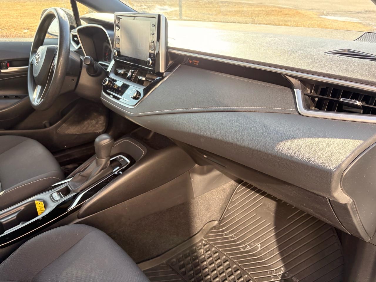 2022 Toyota Corolla Hatchback SE, CVT, Rare Hatchback, Apple Carplay Photo