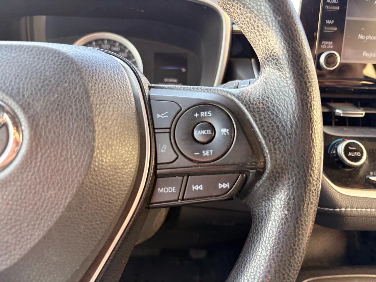 2022 Toyota Corolla Hatchback SE, CVT, Rare Hatchback, Apple Carplay Photo