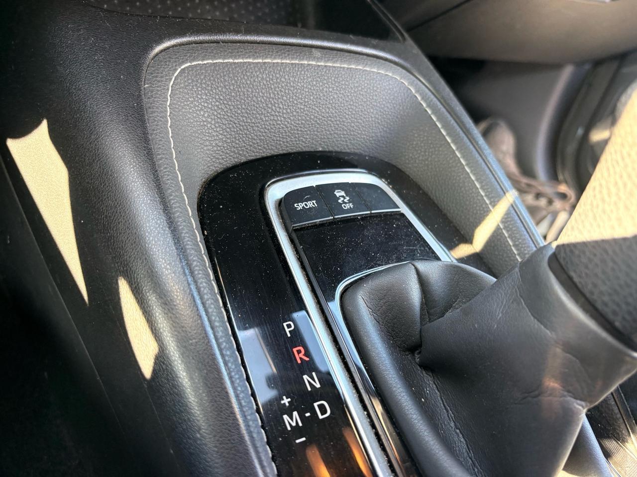 2022 Toyota Corolla Hatchback SE, CVT, Rare Hatchback, Apple Carplay Photo