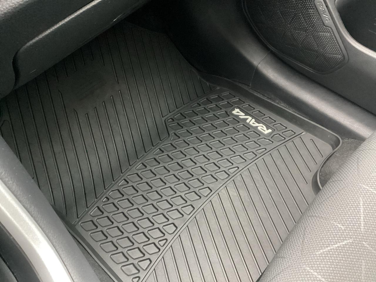 2024 Toyota RAV4 XLE AWD Photo2