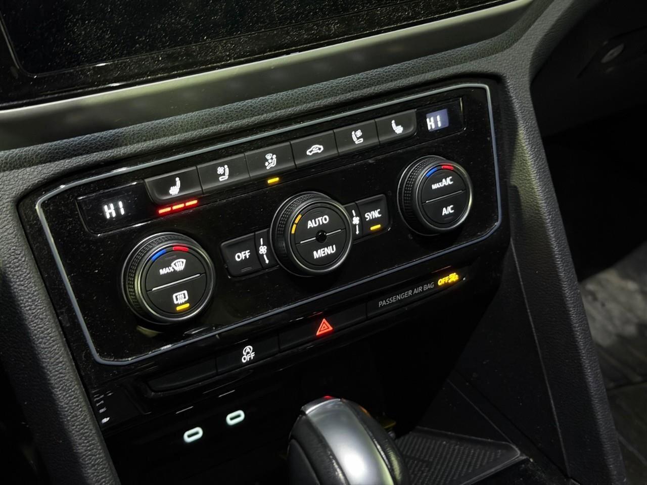 2022 Volkswagen Atlas Cross Sport HighlineAWD, VR6, SUNROOF, NAVIGATION, CARPLAY, HT Photo