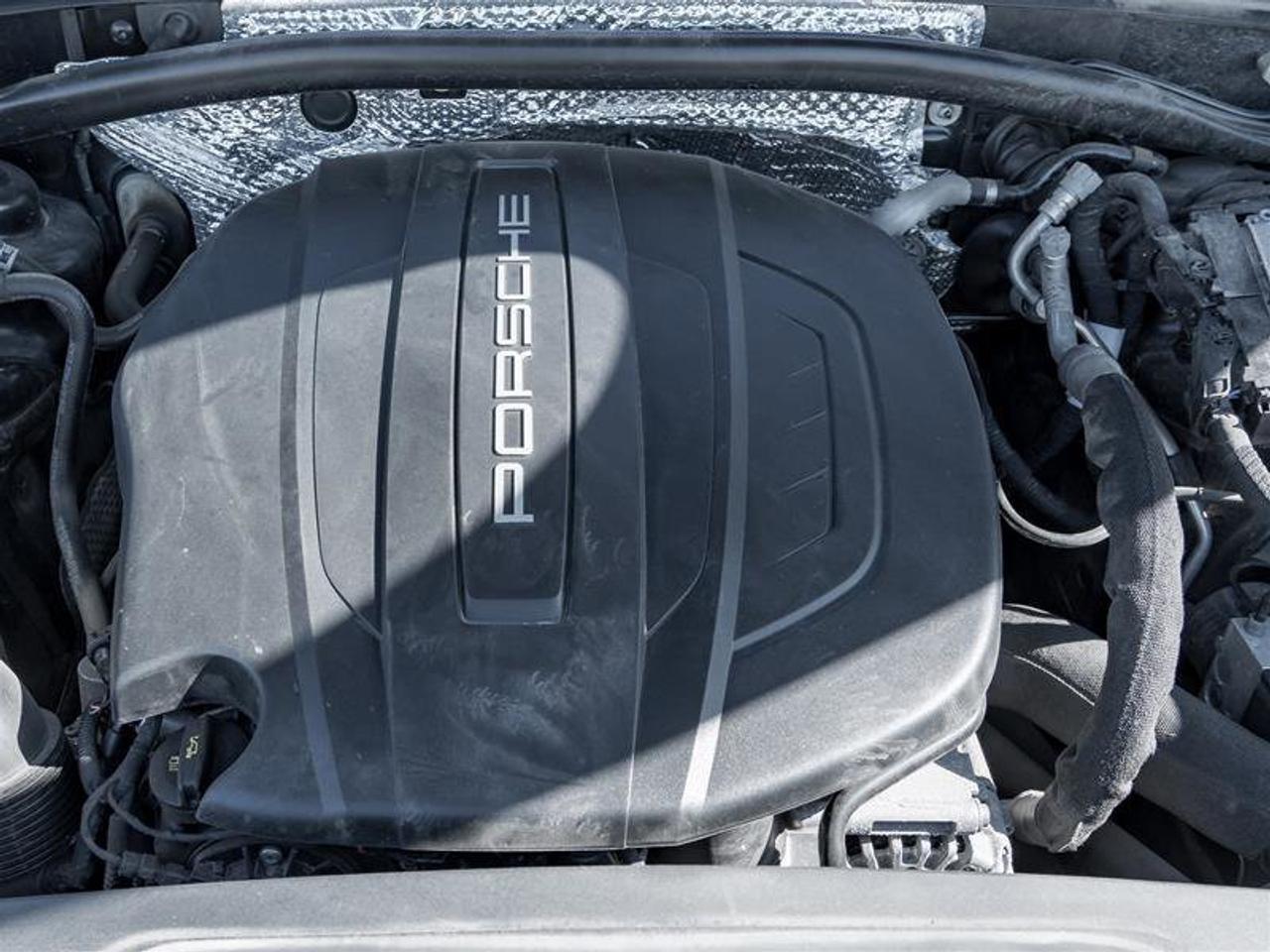 2021 Porsche Macan AWD Premium Pkg 20 Macan Turbo Wheels in High Glos Photo