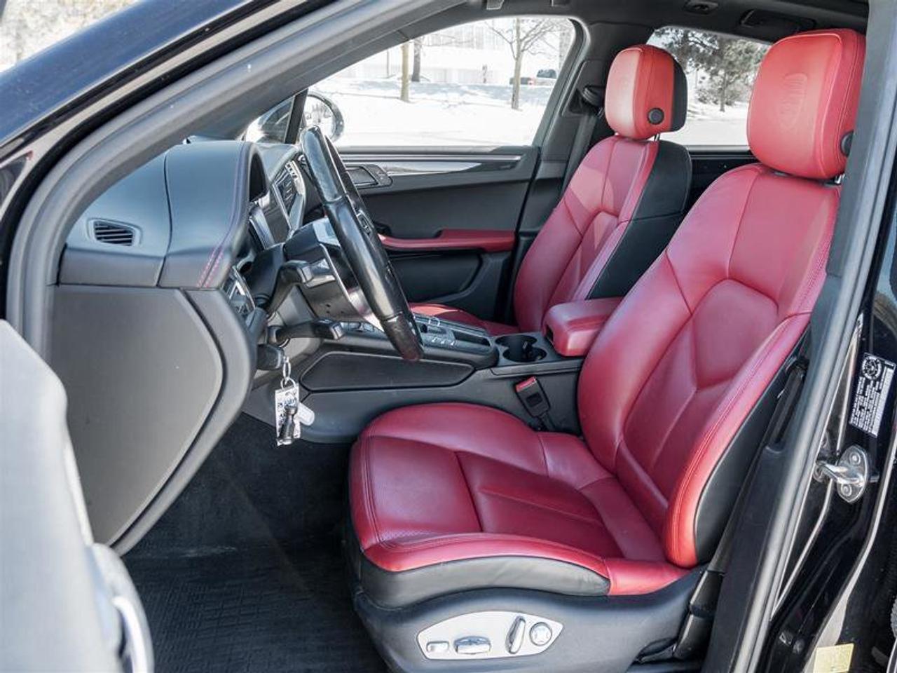 2021 Porsche Macan AWD Premium Pkg 20 Macan Turbo Wheels in High Glos Photo