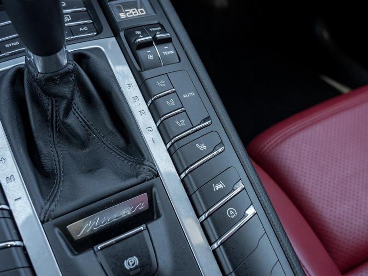 2021 Porsche Macan AWD Premium Pkg 20 Macan Turbo Wheels in High Glos Photo