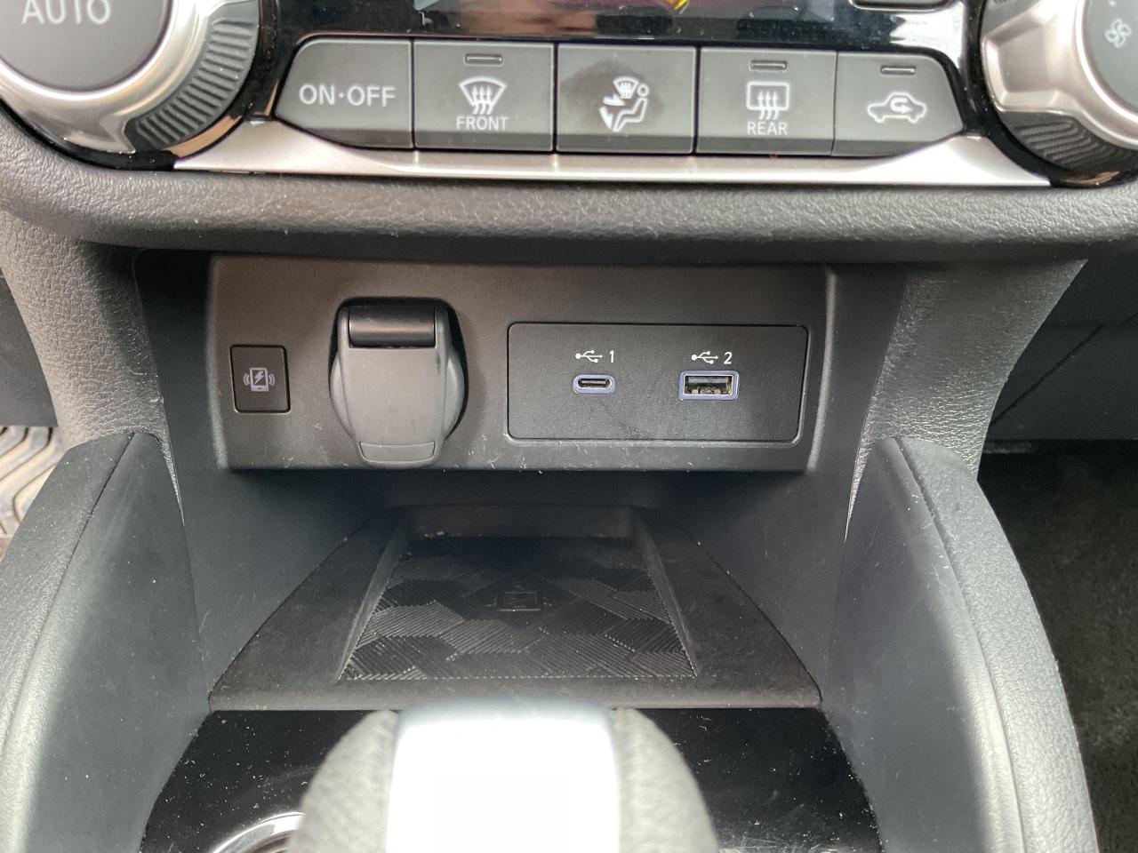 2024 Nissan Versa SR 4DR SEDAN Photo