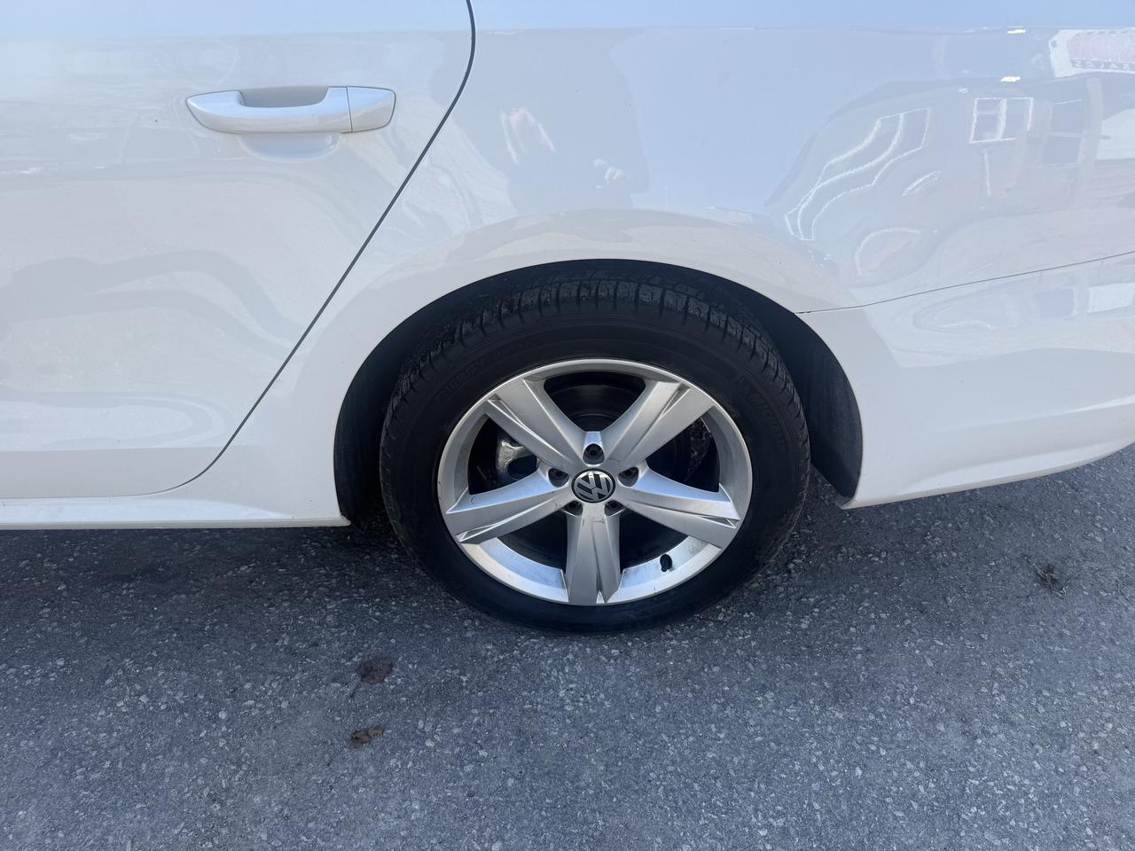 2015 Volkswagen Passat *** 3 YEAR WARRANTY INCLUDED *** Photo