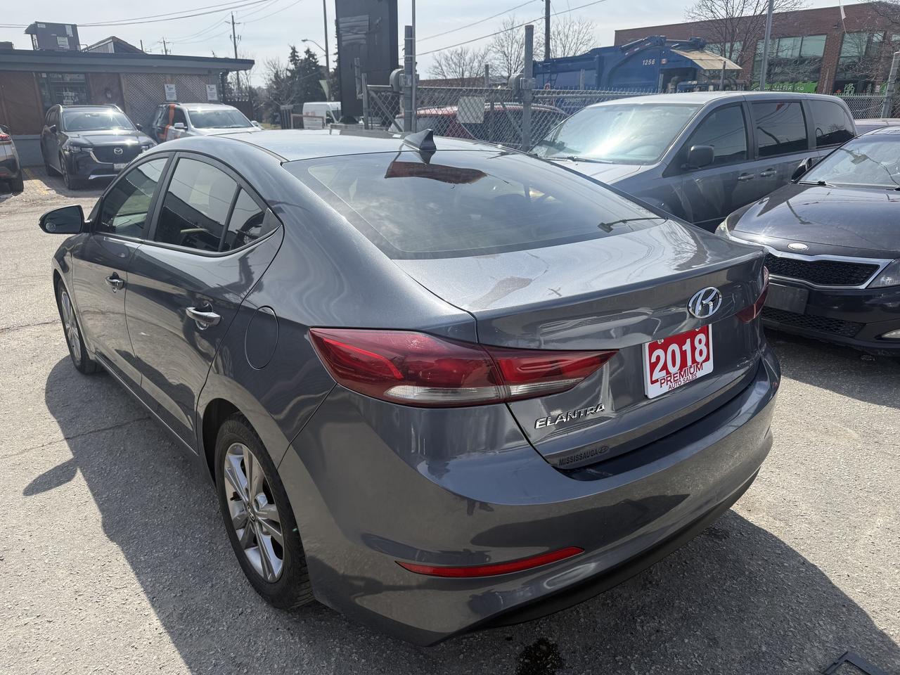 2018 Hyundai Elantra *** 3 YEAR WARRANTY INCLUDED *** Photo3