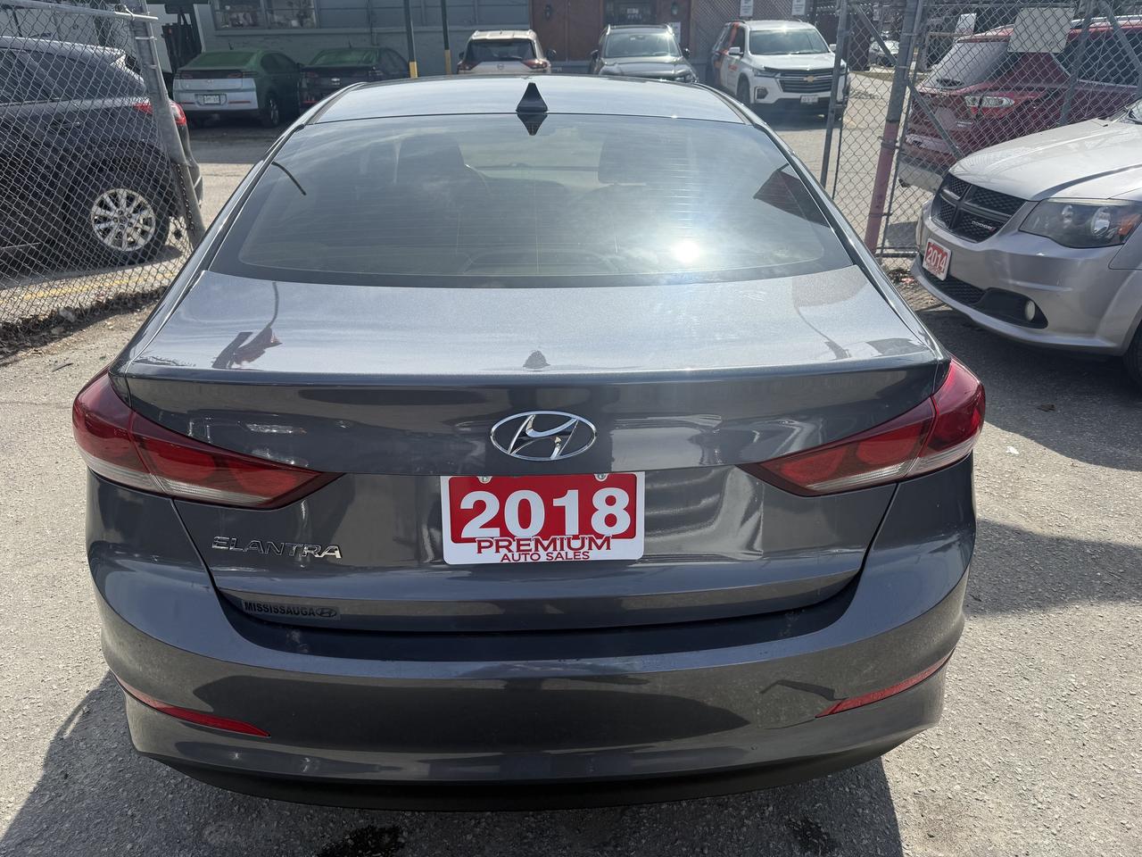 2018 Hyundai Elantra *** 3 YEAR WARRANTY INCLUDED *** Photo4